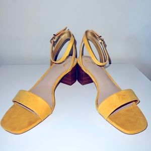 Mix No.6 Eluned sandal honey micro suede size 10M